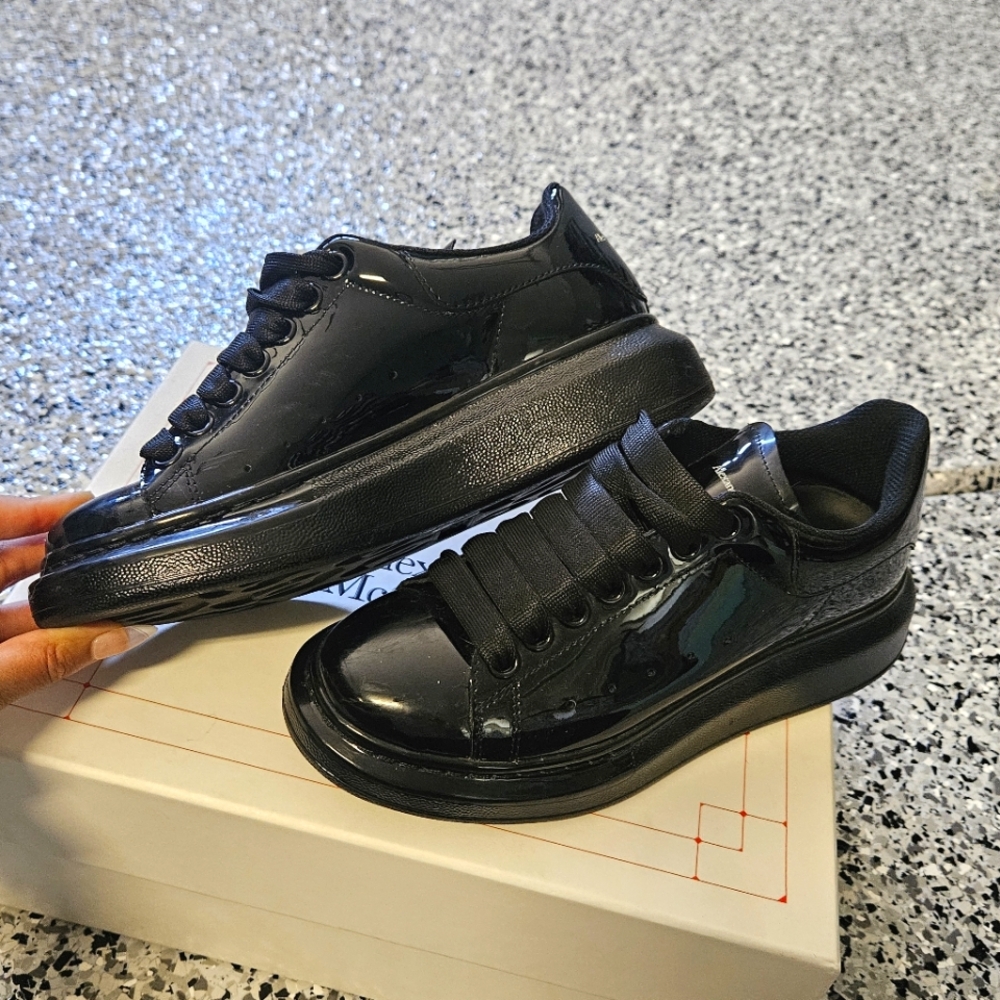 Alexander Mcqueen Womens Patent Leather Sneakers Size 6 Lace Up Low Top Shoes